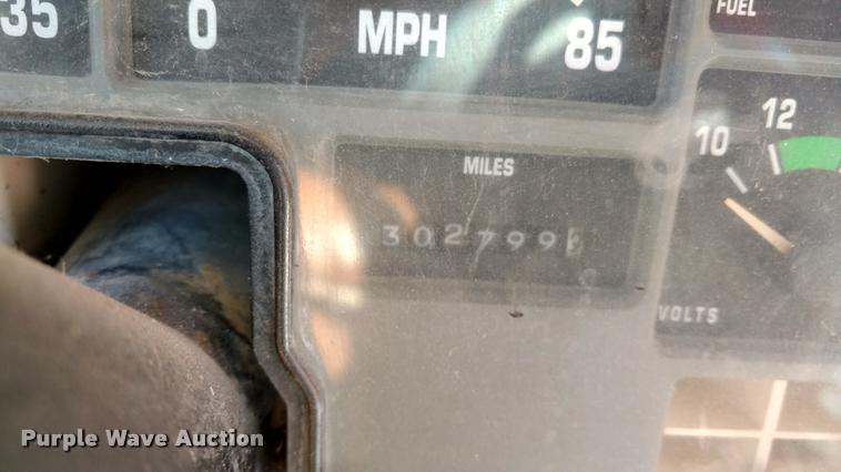 image for item DA5600 1996 International 3800 school bus