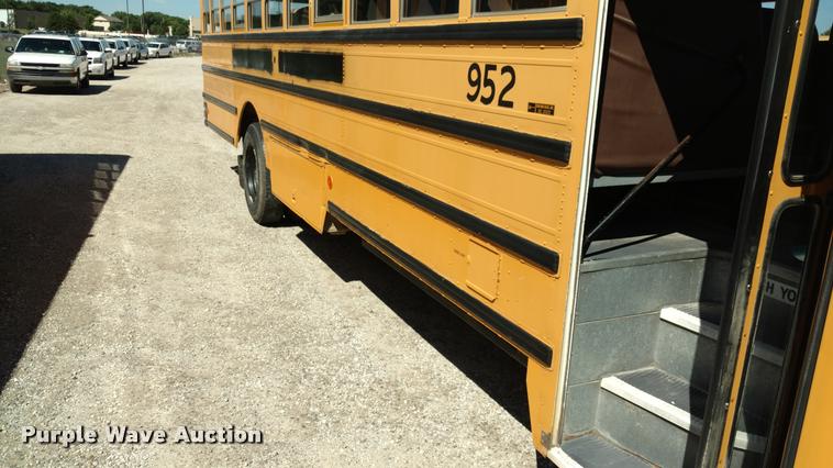 image for item DA5600 1996 International 3800 school bus