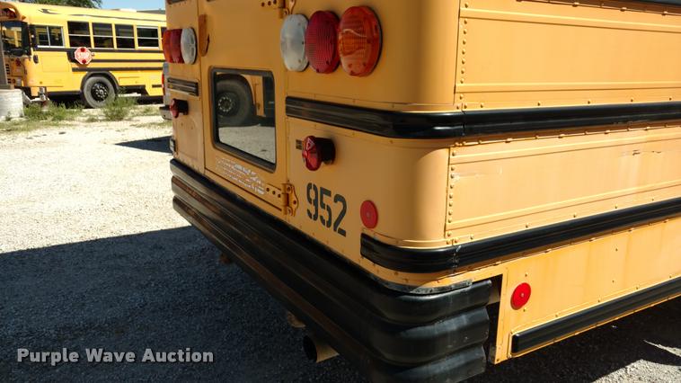 image for item DA5600 1996 International 3800 school bus