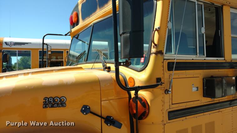 image for item DA5600 1996 International 3800 school bus