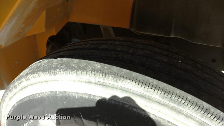 image for item DA5600 1996 International 3800 school bus