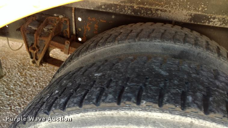 image for item DA5600 1996 International 3800 school bus