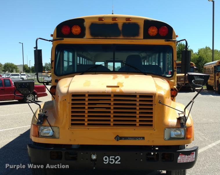 image for item DA5600 1996 International 3800 school bus
