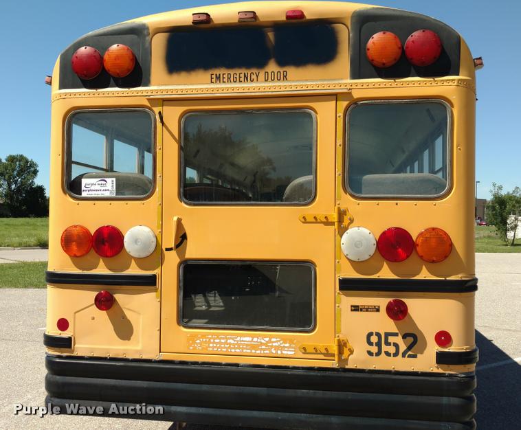 image for item DA5600 1996 International 3800 school bus