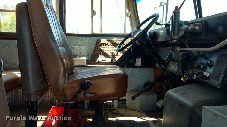 image for item DA5600 1996 International 3800 school bus