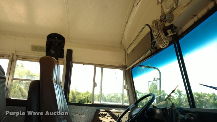 image for item DA5600 1996 International 3800 school bus