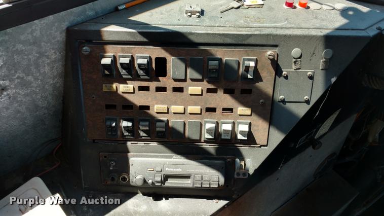 image for item DA5600 1996 International 3800 school bus