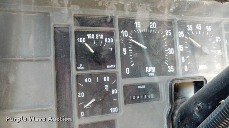 image for item DA5600 1996 International 3800 school bus