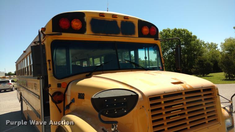 image for item DA5600 1996 International 3800 school bus