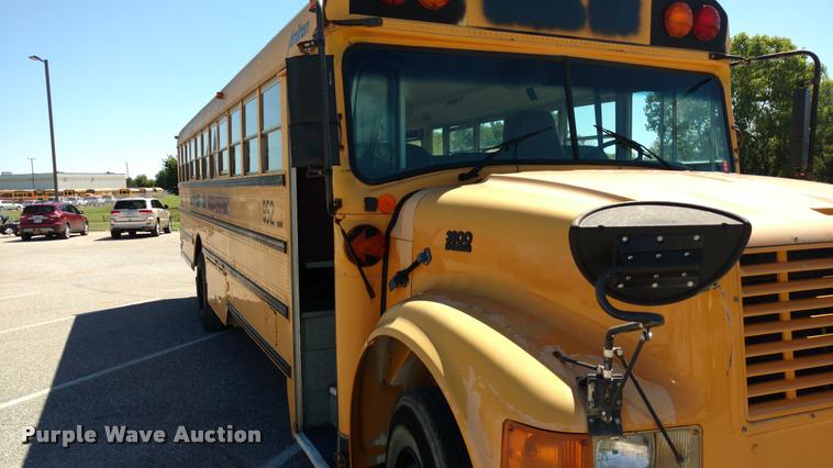 image for item DA5600 1996 International 3800 school bus