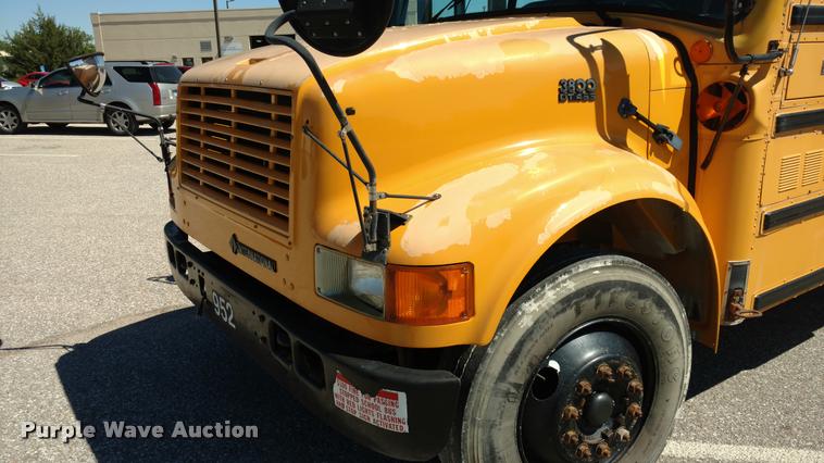 image for item DA5600 1996 International 3800 school bus