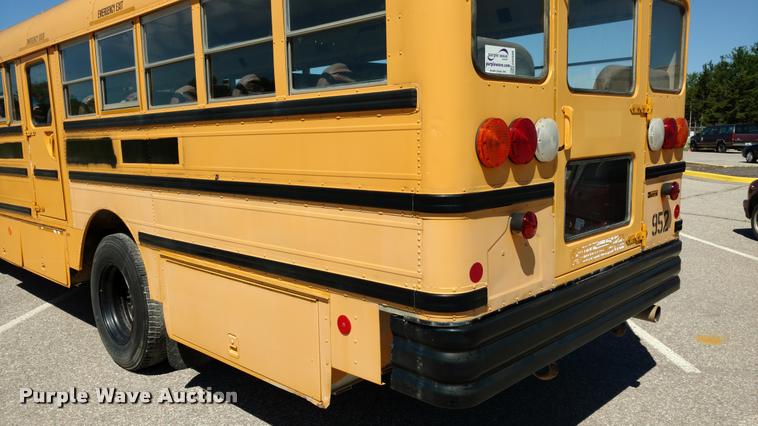image for item DA5600 1996 International 3800 school bus
