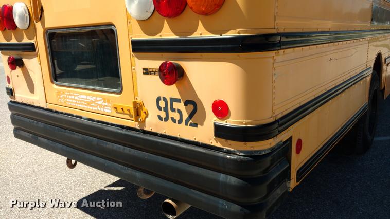 image for item DA5600 1996 International 3800 school bus
