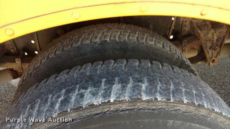 image for item DA5600 1996 International 3800 school bus