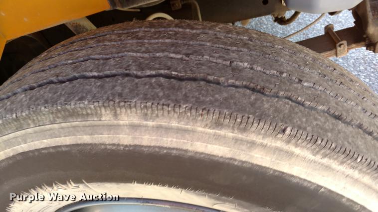 image for item DA5600 1996 International 3800 school bus