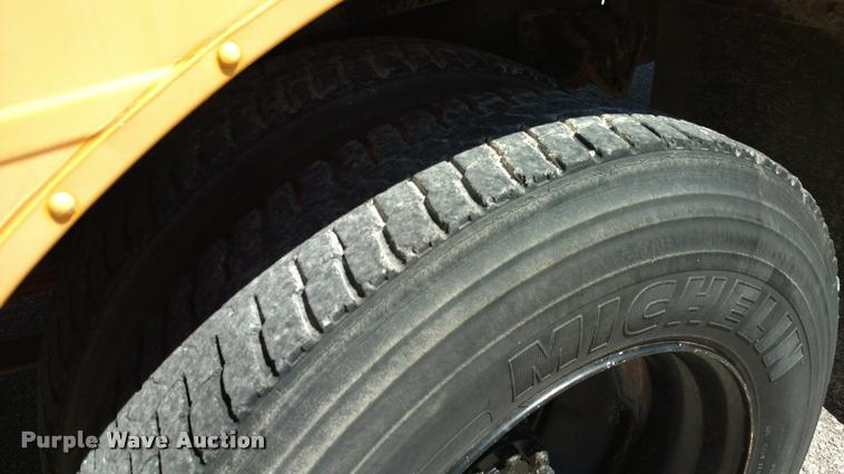 image for item DA5600 1996 International 3800 school bus