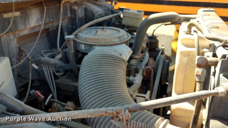 image for item DA5601 1995 Chevrolet B7 school bus