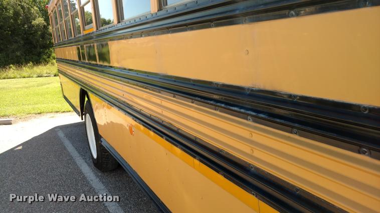 image for item DA5601 1995 Chevrolet B7 school bus