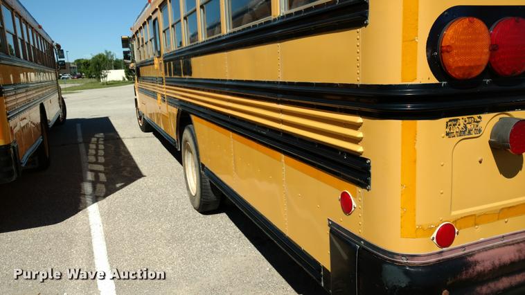 image for item DA5601 1995 Chevrolet B7 school bus