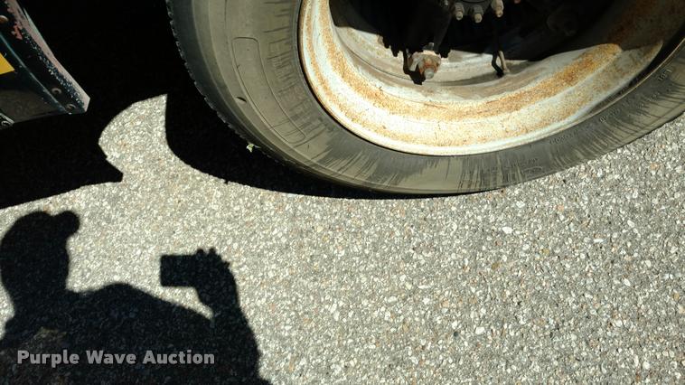 image for item DA5601 1995 Chevrolet B7 school bus