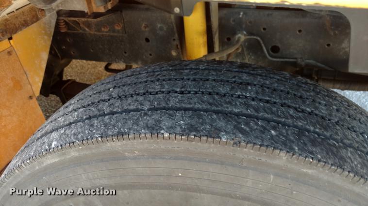 image for item DA5601 1995 Chevrolet B7 school bus