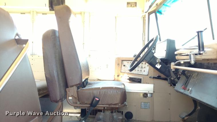 image for item DA5602 1993 Chevrolet B7 school bus