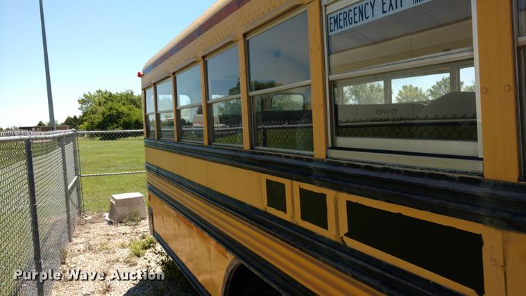 image for item DA5602 1993 Chevrolet B7 school bus