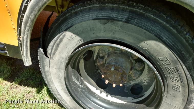 image for item DA5604 1997 Blue Bird TC2000 school bus