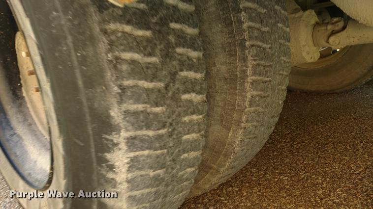 image for item DA5604 1997 Blue Bird TC2000 school bus