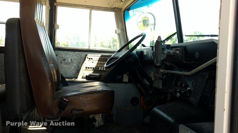 image for item DA5605 1996 International 3800 school bus