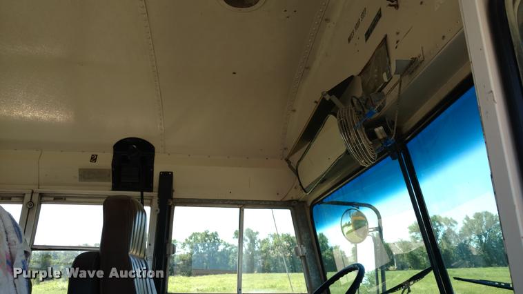 image for item DA5605 1996 International 3800 school bus