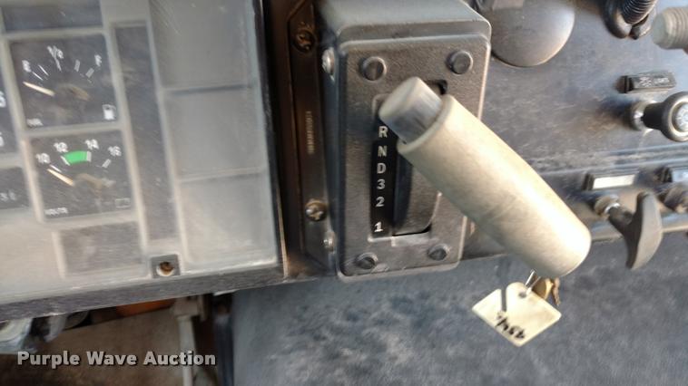 image for item DA5605 1996 International 3800 school bus