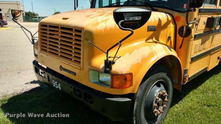 image for item DA5605 1996 International 3800 school bus