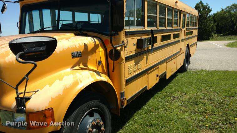 image for item DA5605 1996 International 3800 school bus