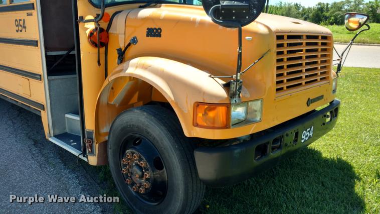 image for item DA5605 1996 International 3800 school bus