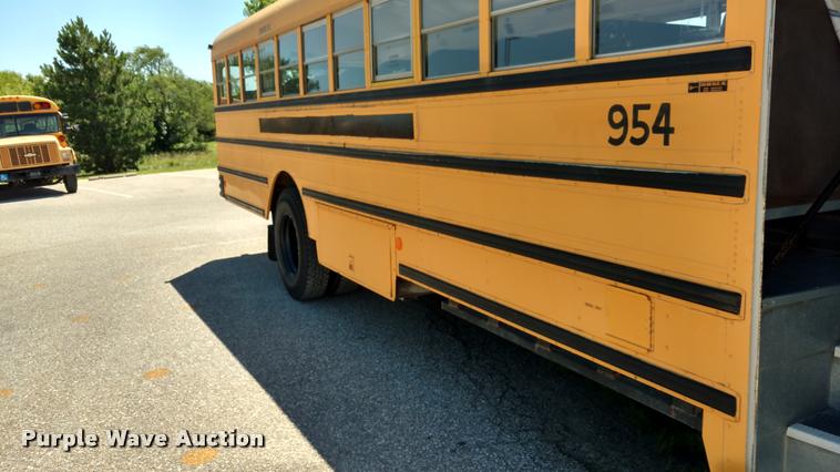 image for item DA5605 1996 International 3800 school bus