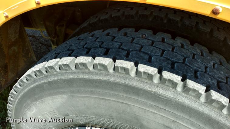 image for item DA5605 1996 International 3800 school bus