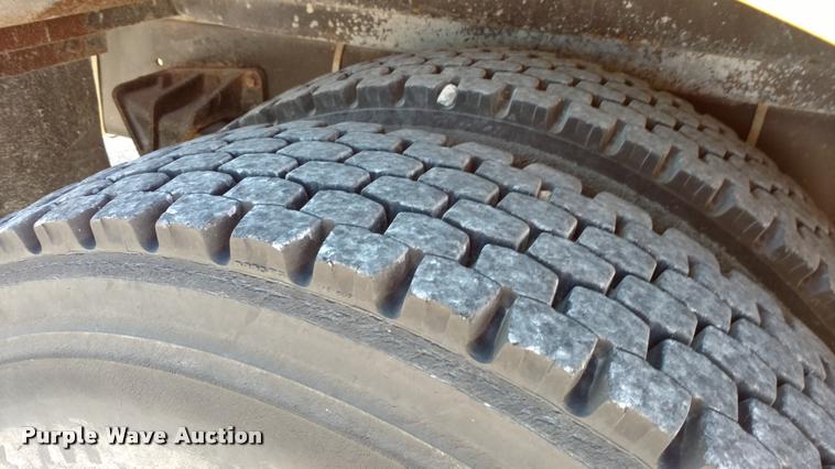 image for item DA5605 1996 International 3800 school bus