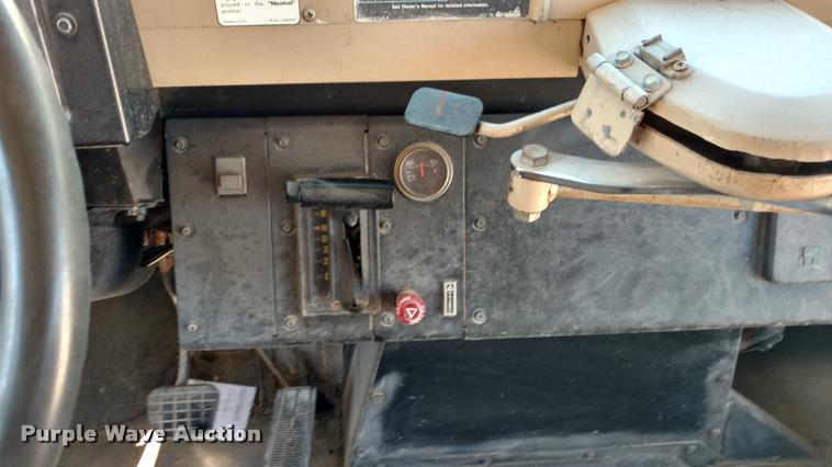 image for item DA5606 1995 Chevrolet B7 school bus