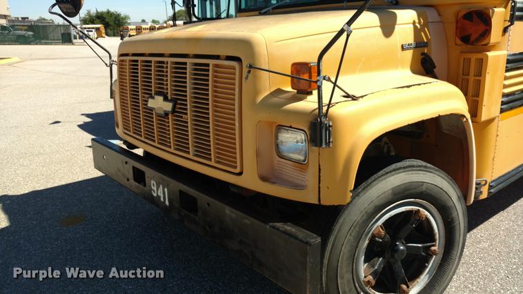 image for item DA5606 1995 Chevrolet B7 school bus