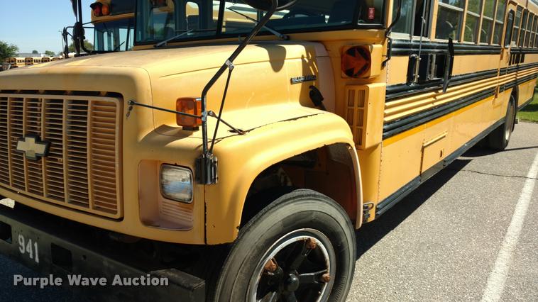 image for item DA5606 1995 Chevrolet B7 school bus