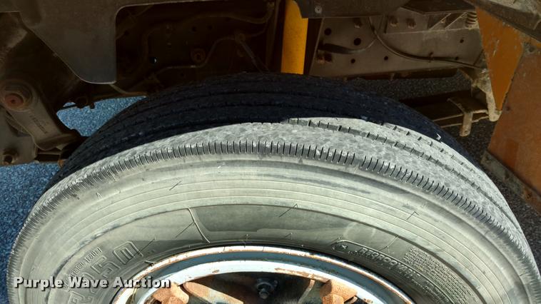 image for item DA5606 1995 Chevrolet B7 school bus