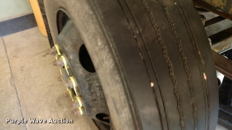 image for item DA5608 2001 Blue Bird TC2000 school bus