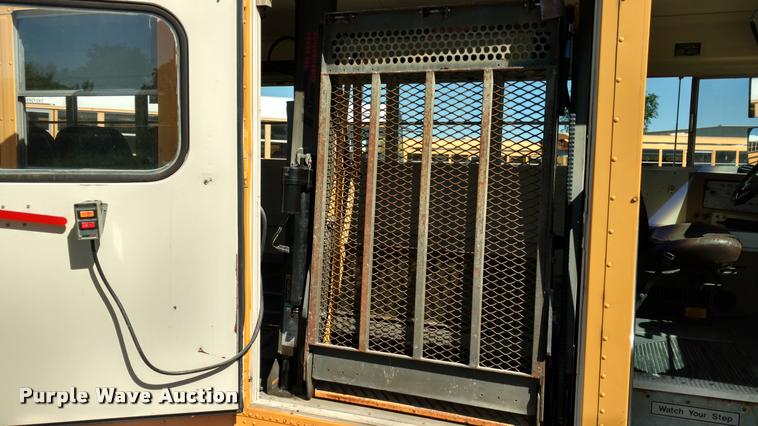 image for item DA5609 1995 Chevrolet B7 school bus