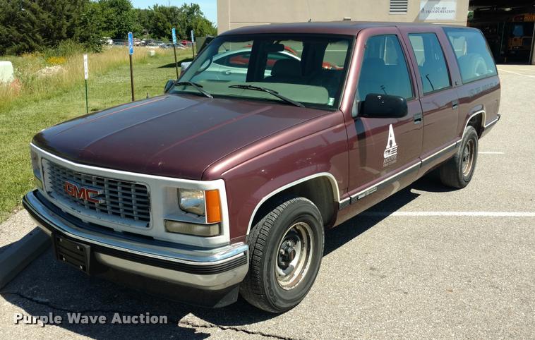 image for item DA5610 1997 GMC Suburban 1500 SUV