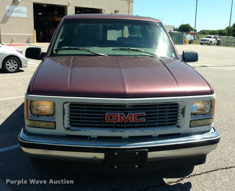 image for item DA5610 1997 GMC Suburban 1500 SUV