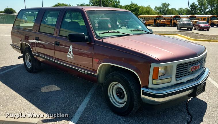 image for item DA5610 1997 GMC Suburban 1500 SUV