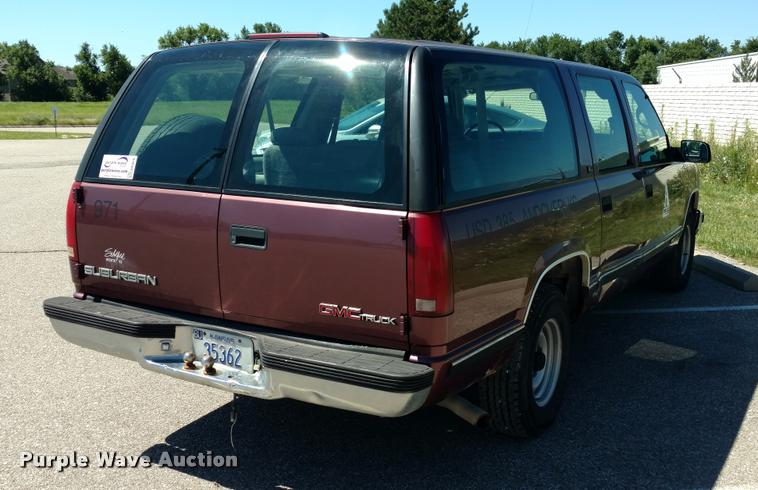 image for item DA5610 1997 GMC Suburban 1500 SUV