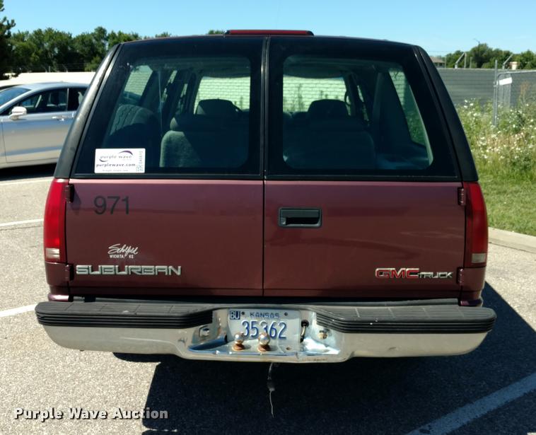 image for item DA5610 1997 GMC Suburban 1500 SUV