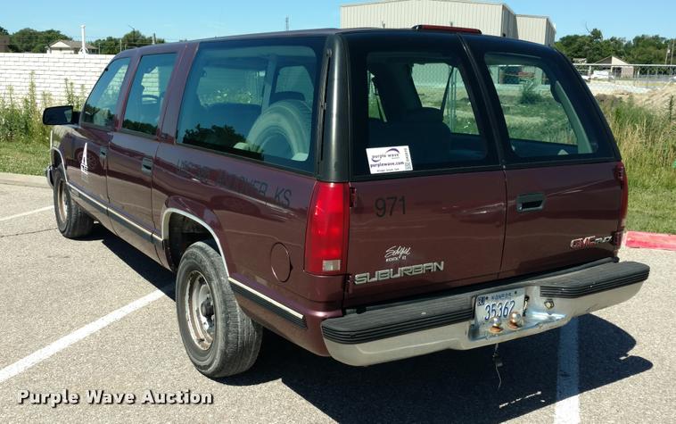 image for item DA5610 1997 GMC Suburban 1500 SUV